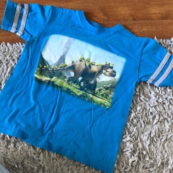 Boys blue minions and t-Rex short sleeve tee in size S - Picture 1 of 2